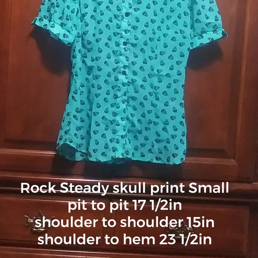 Turquoise skull 💀 print button up blouse